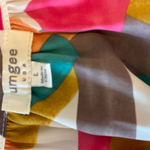 Umgee scalloped hem multi-color blouse - Picture 5 of 5